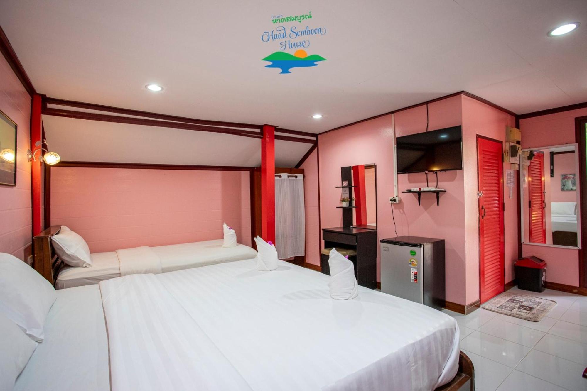 Haad Somboon House Hotel Bang Saphan Ngoại thất bức ảnh