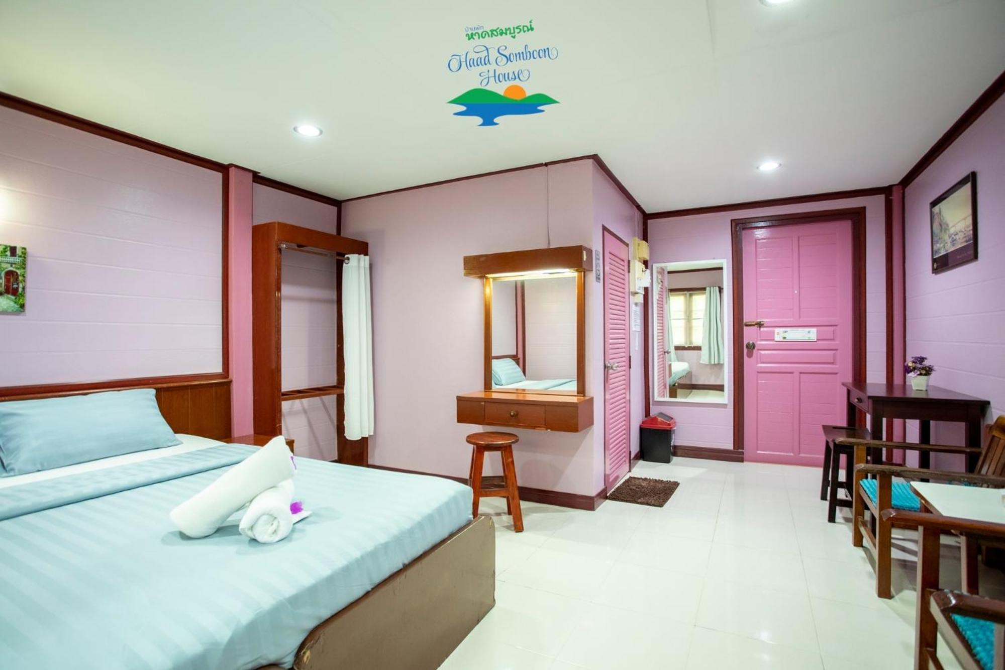 Haad Somboon House Hotel Bang Saphan Ngoại thất bức ảnh