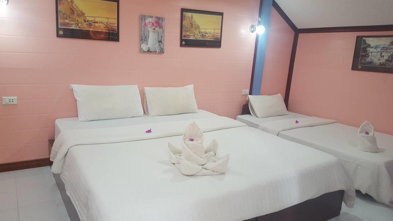 Haad Somboon House Hotel Bang Saphan Ngoại thất bức ảnh