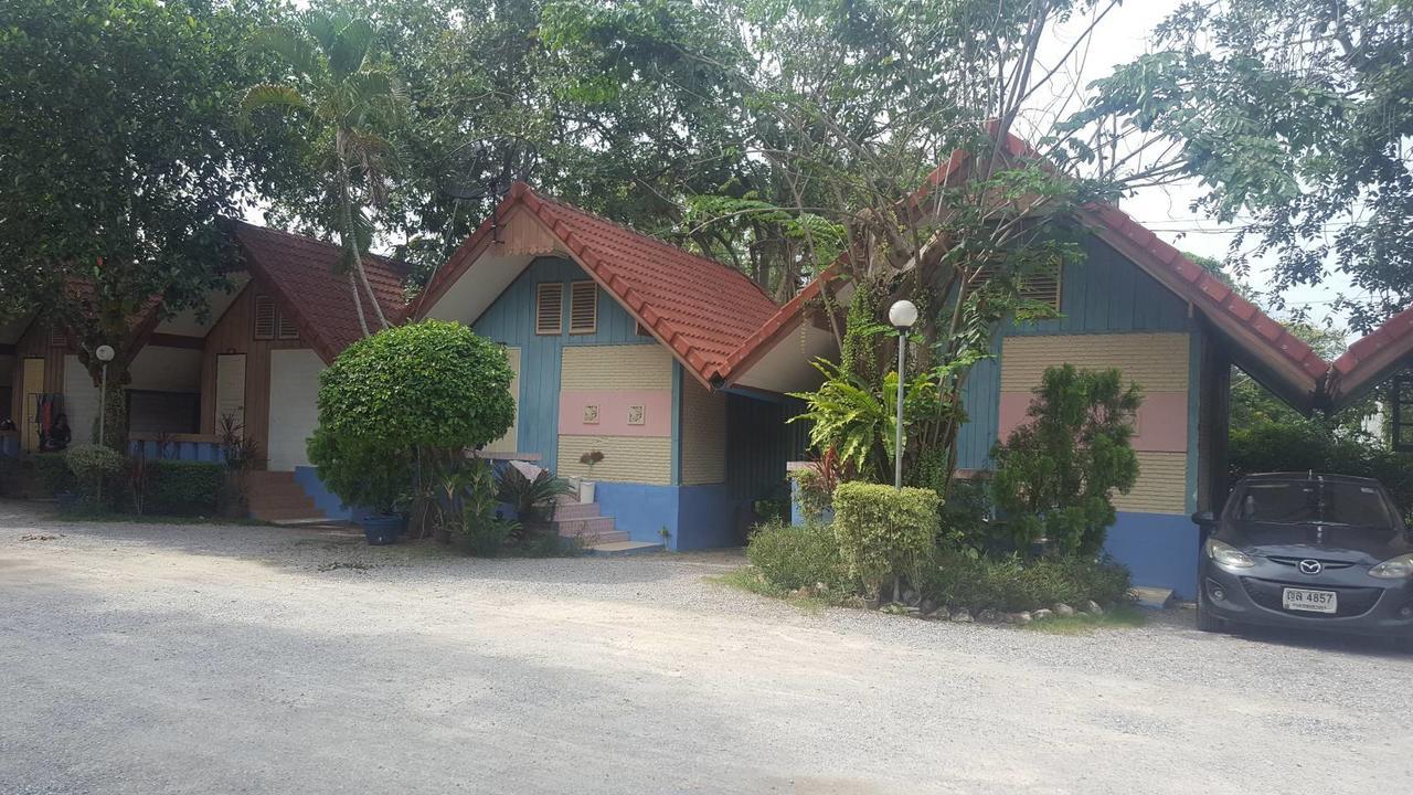 Haad Somboon House Hotel Bang Saphan Ngoại thất bức ảnh
